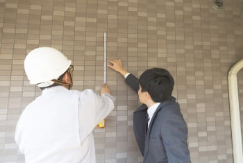 居住用建物定期検査風景　※オーナー様立ち会い検査