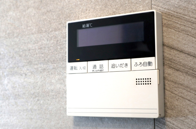 給湯器(冬季の配管凍結）、マイコンの不良(温度調整不良）
